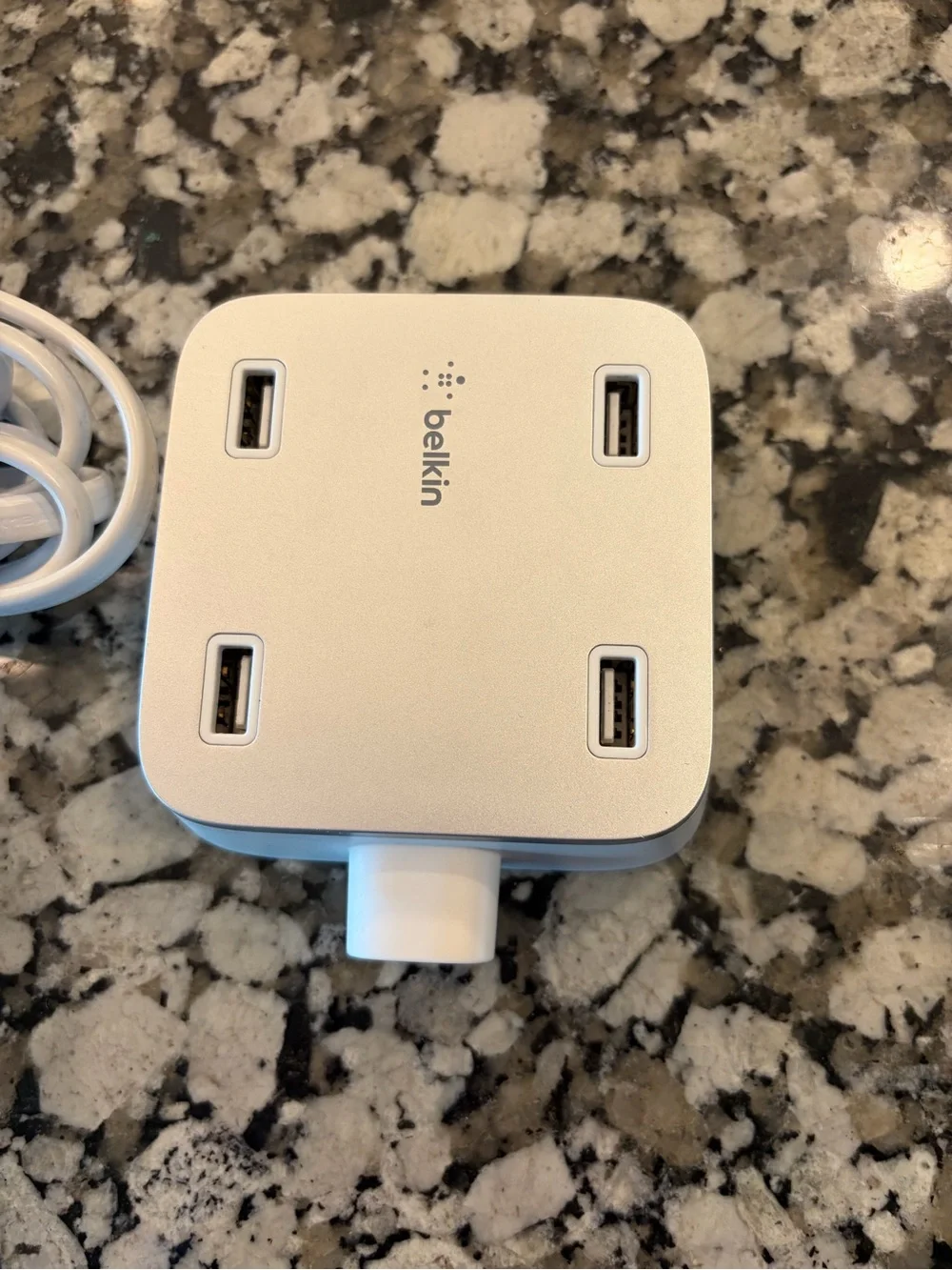 belkin White 4-Port USB Charging Hub with De-attachable Cord